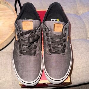 Vans Atwood Deluxe Grey Sneakers Men’s 11.5 Deluxe Comfort – New With Box